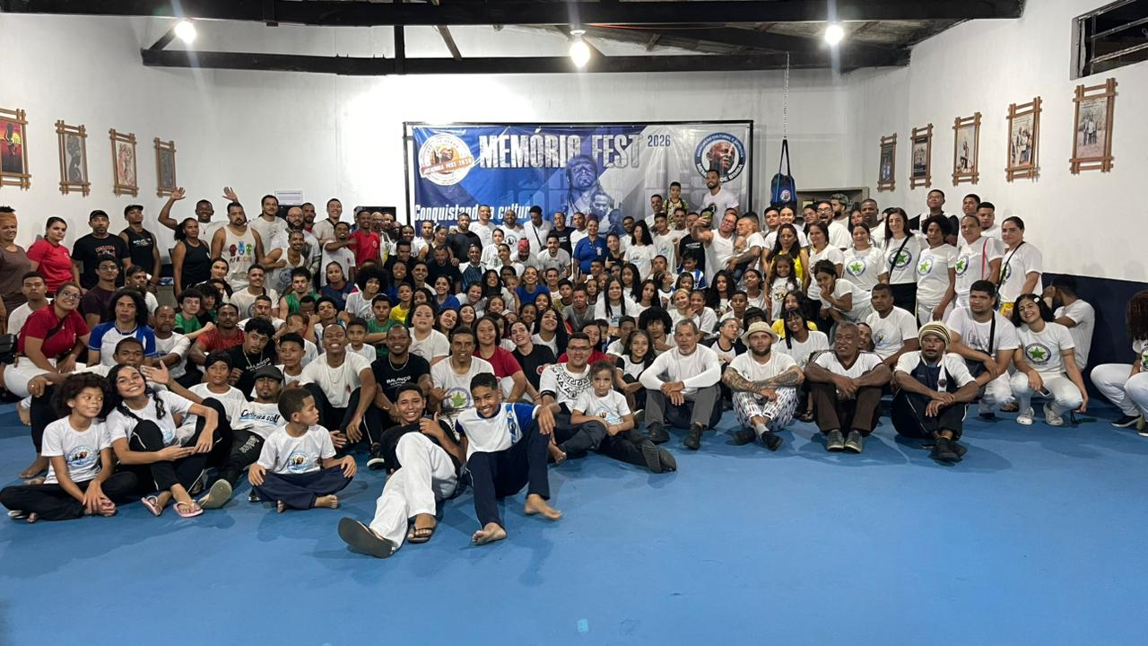 Participantes em roda no Memória Fest