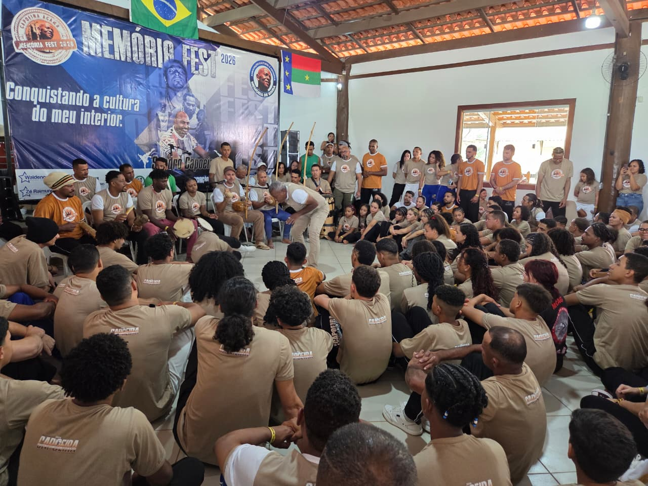Participantes em roda no Memória Fest
